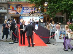 2011.07.06 Premiere _ Nichts zu verzollen, Aussenansicht_28